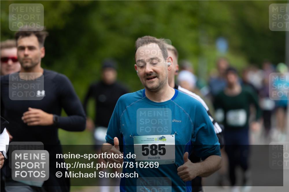 04.05.2025 - 8. Wedeler Halbmarathon Michael Strokosch http://msf.ph/oto/7816269 04.05.2025 10:49:13 Laufen 467, 585 meine-sportfotos.de