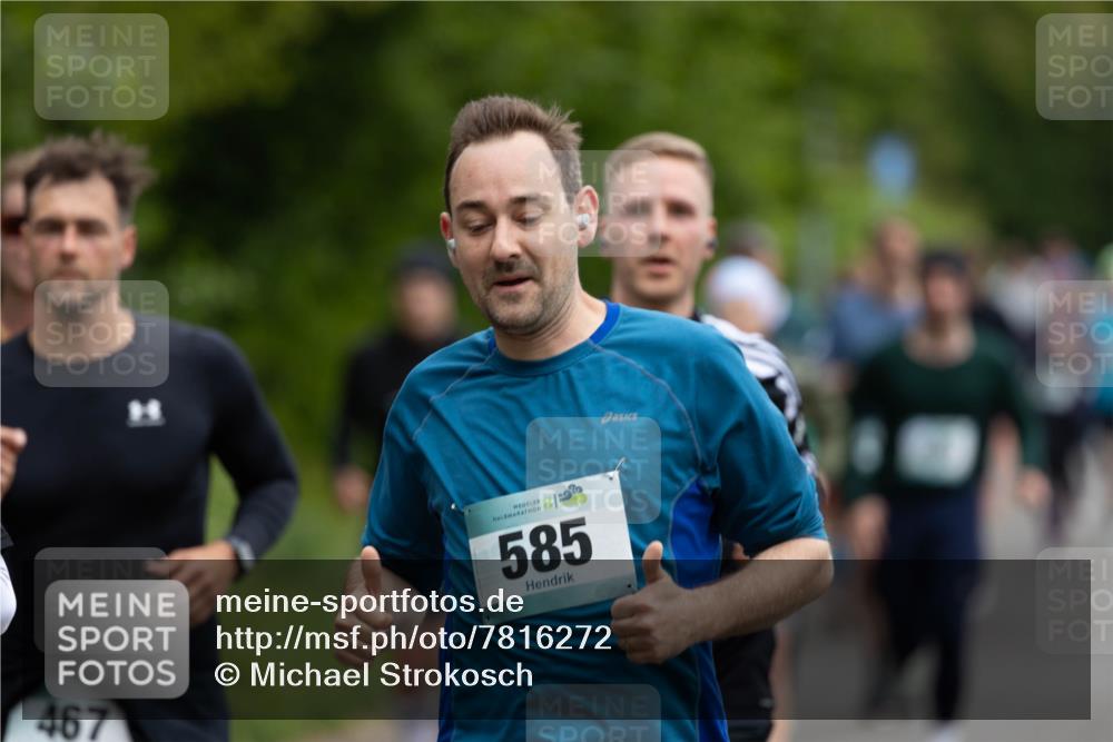 04.05.2025 - 8. Wedeler Halbmarathon Michael Strokosch http://msf.ph/oto/7816272 04.05.2025 10:49:14 Laufen 467, 2, 585 meine-sportfotos.de
