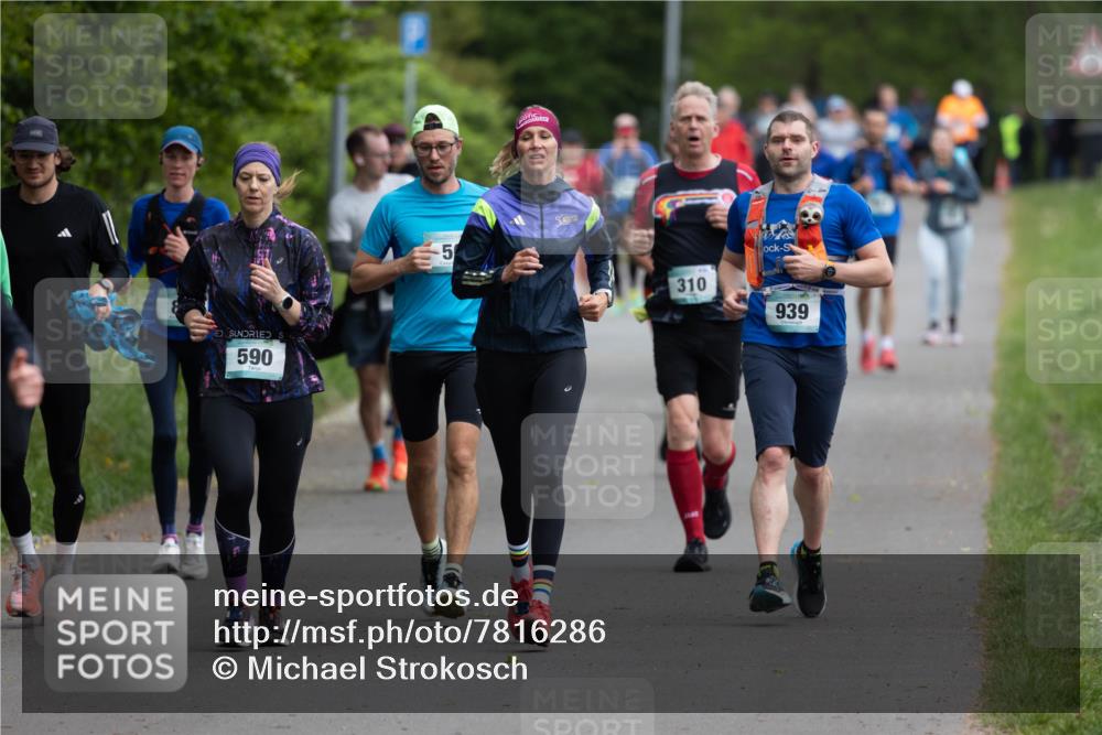 04.05.2025 - 8. Wedeler Halbmarathon Michael Strokosch http://msf.ph/oto/7816286 04.05.2025 10:49:27 Laufen 590, 5, 310, 939 meine-sportfotos.de