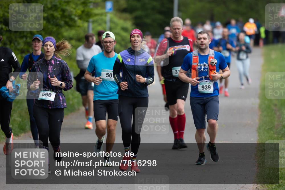 04.05.2025 - 8. Wedeler Halbmarathon Michael Strokosch http://msf.ph/oto/7816298 04.05.2025 10:49:28 Laufen 590, 50, 5, 31, 939 meine-sportfotos.de