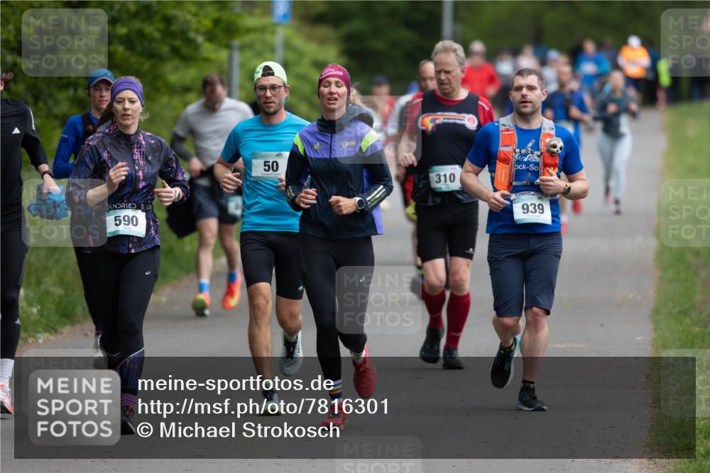 04.05.2025 - 8. Wedeler Halbmarathon Michael Strokosch http://msf.ph/oto/7816301 04.05.2025 10:49:28 Laufen 590, 50, 50, 310, 939 meine-sportfotos.de