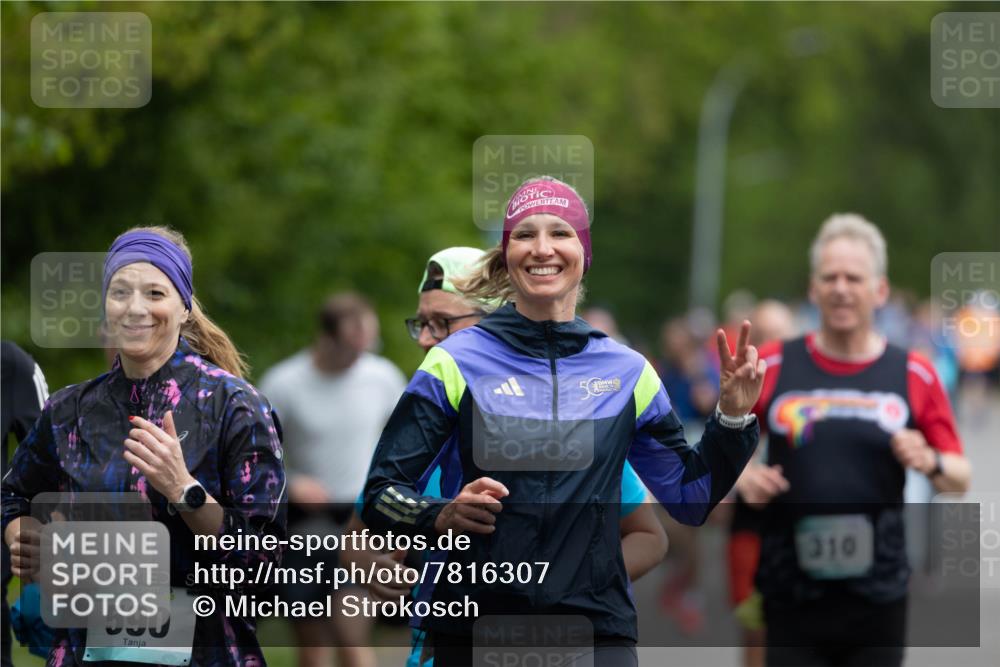 04.05.2025 - 8. Wedeler Halbmarathon Michael Strokosch http://msf.ph/oto/7816307 04.05.2025 10:49:35 Laufen 590, 5, 310 meine-sportfotos.de