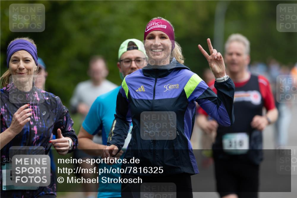 04.05.2025 - 8. Wedeler Halbmarathon Michael Strokosch http://msf.ph/oto/7816325 04.05.2025 10:49:36 Laufen 590, 50, 310 meine-sportfotos.de