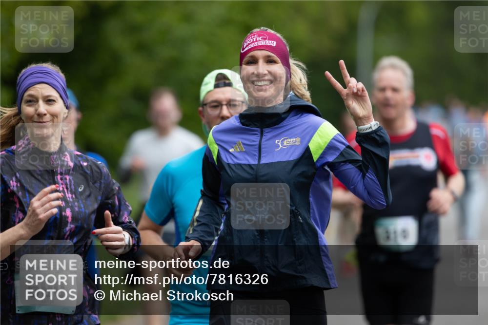 04.05.2025 - 8. Wedeler Halbmarathon Michael Strokosch http://msf.ph/oto/7816326 04.05.2025 10:49:36 Laufen 590, 931, 50, 310 meine-sportfotos.de