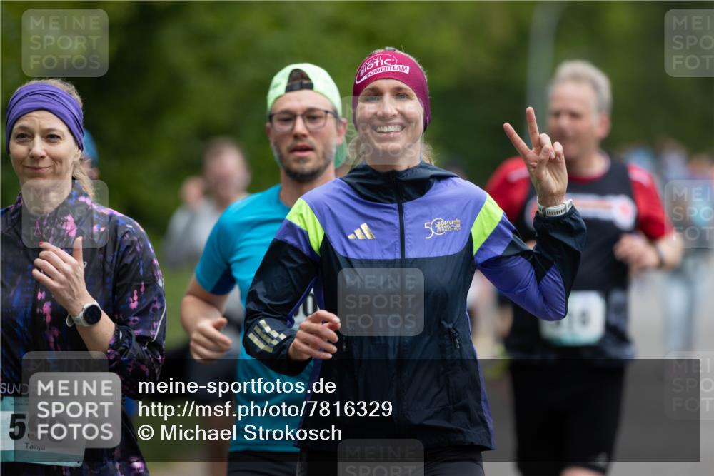 04.05.2025 - 8. Wedeler Halbmarathon Michael Strokosch http://msf.ph/oto/7816329 04.05.2025 10:49:37 Laufen 590, 5 meine-sportfotos.de