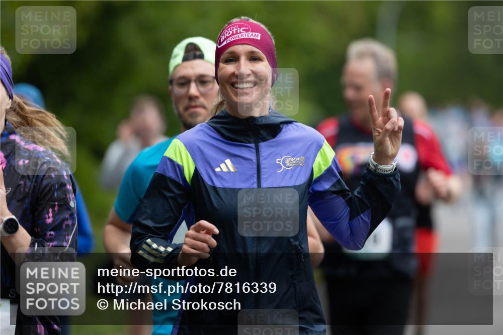 04.05.2025 - 8. Wedeler Halbmarathon Michael Strokosch http://msf.ph/oto/7816339 04.05.2025 10:49:37 Laufen 50 meine-sportfotos.de