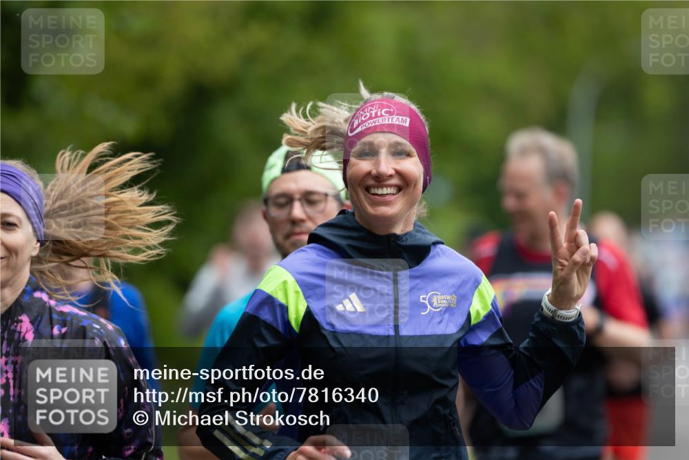 04.05.2025 - 8. Wedeler Halbmarathon Michael Strokosch http://msf.ph/oto/7816340 04.05.2025 10:49:37 Laufen 5 meine-sportfotos.de