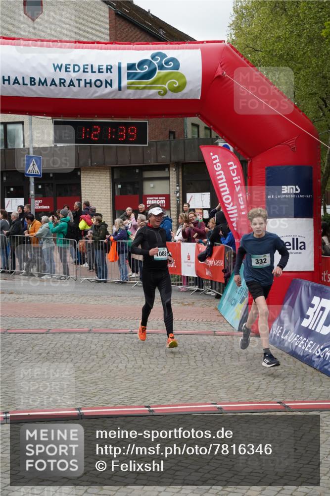 04.05.2025 - 8. Wedeler Halbmarathon Felixshl http://msf.ph/oto/7816346 04.05.2025 11:21:37 Ziel 332, 368, 370, 1088 meine-sportfotos.de