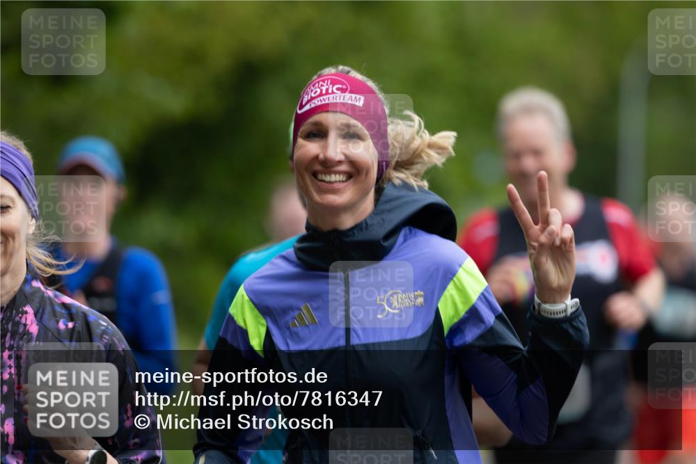 04.05.2025 - 8. Wedeler Halbmarathon Michael Strokosch http://msf.ph/oto/7816347 04.05.2025 10:49:38 Laufen  meine-sportfotos.de