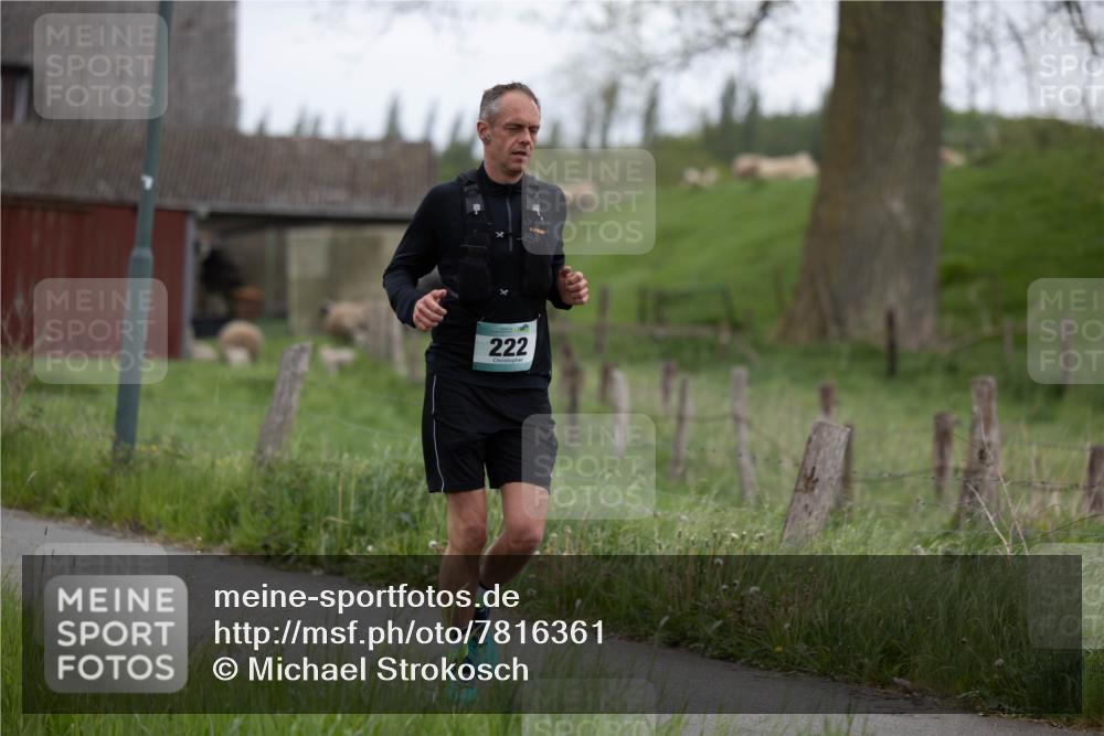 04.05.2025 - 8. Wedeler Halbmarathon Michael Strokosch http://msf.ph/oto/7816361 04.05.2025 10:59:29 Laufen 222 meine-sportfotos.de
