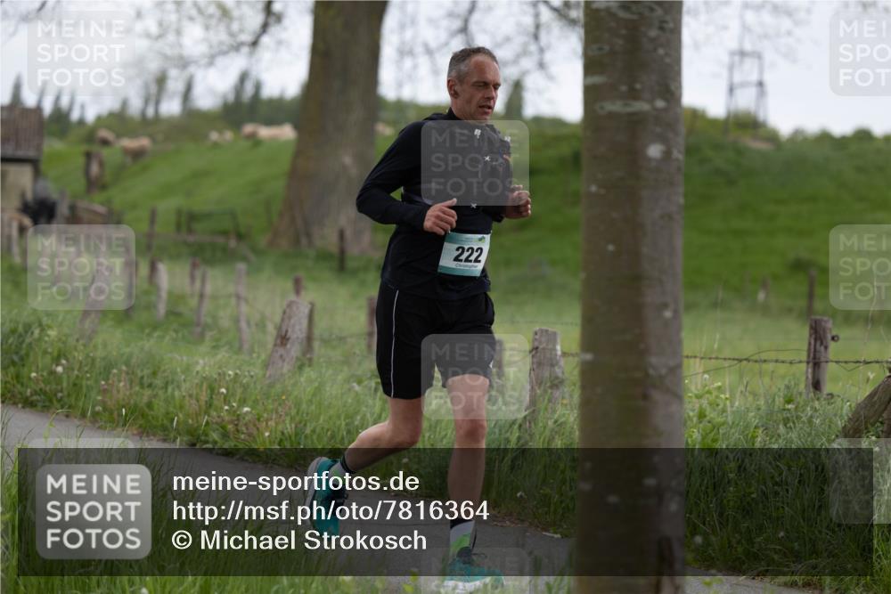 04.05.2025 - 8. Wedeler Halbmarathon Michael Strokosch http://msf.ph/oto/7816364 04.05.2025 10:59:30 Laufen 222 meine-sportfotos.de