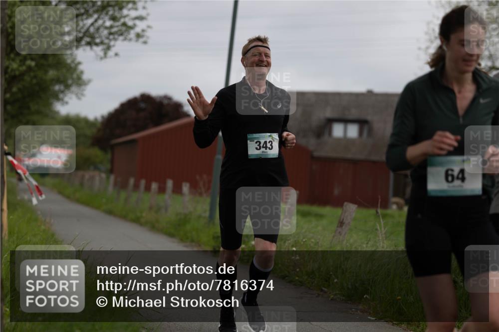 04.05.2025 - 8. Wedeler Halbmarathon Michael Strokosch http://msf.ph/oto/7816374 04.05.2025 10:59:40 Laufen 343, 64 meine-sportfotos.de