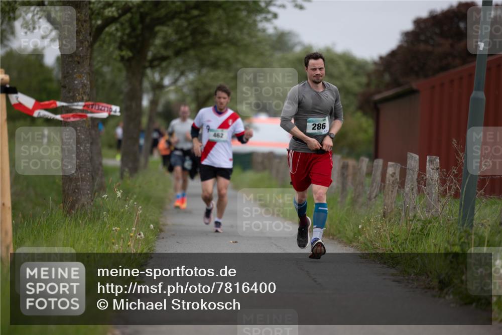 04.05.2025 - 8. Wedeler Halbmarathon Michael Strokosch http://msf.ph/oto/7816400 04.05.2025 11:00:19 Laufen 462, 286 meine-sportfotos.de