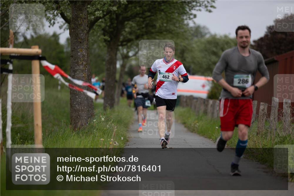 04.05.2025 - 8. Wedeler Halbmarathon Michael Strokosch http://msf.ph/oto/7816401 04.05.2025 11:00:21 Laufen 462, 286 meine-sportfotos.de