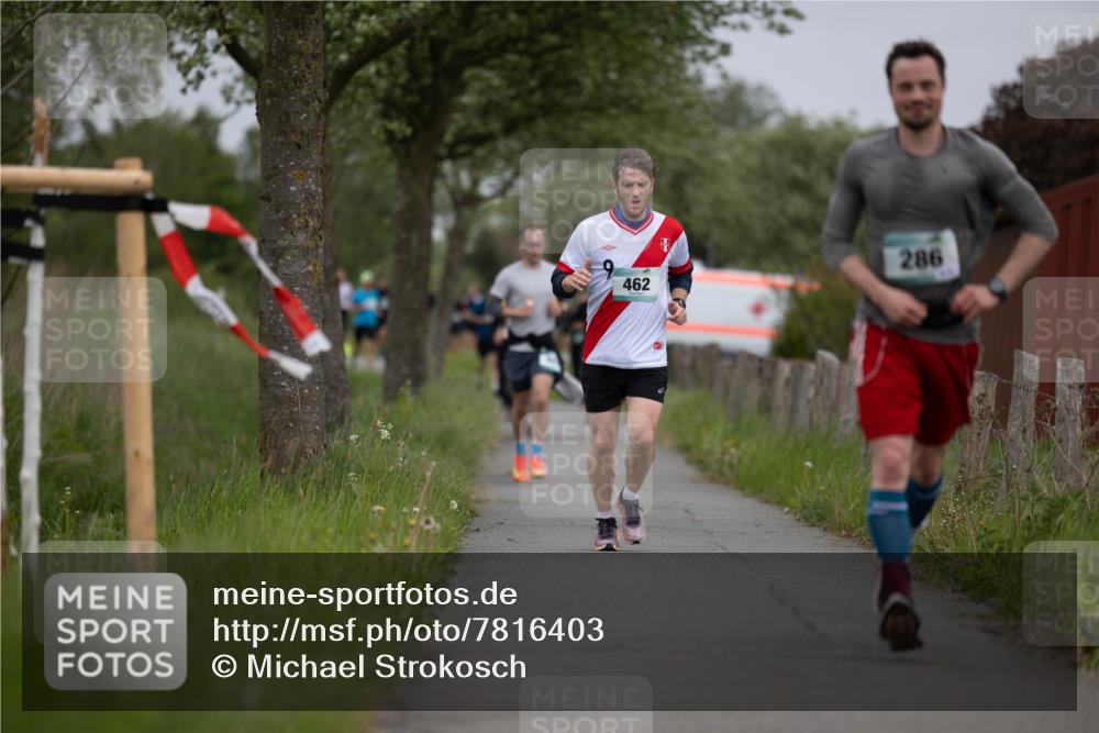 04.05.2025 - 8. Wedeler Halbmarathon Michael Strokosch http://msf.ph/oto/7816403 04.05.2025 11:00:21 Laufen 462, 286 meine-sportfotos.de