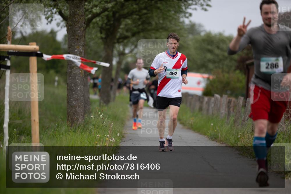 04.05.2025 - 8. Wedeler Halbmarathon Michael Strokosch http://msf.ph/oto/7816406 04.05.2025 11:00:22 Laufen 462, 286 meine-sportfotos.de