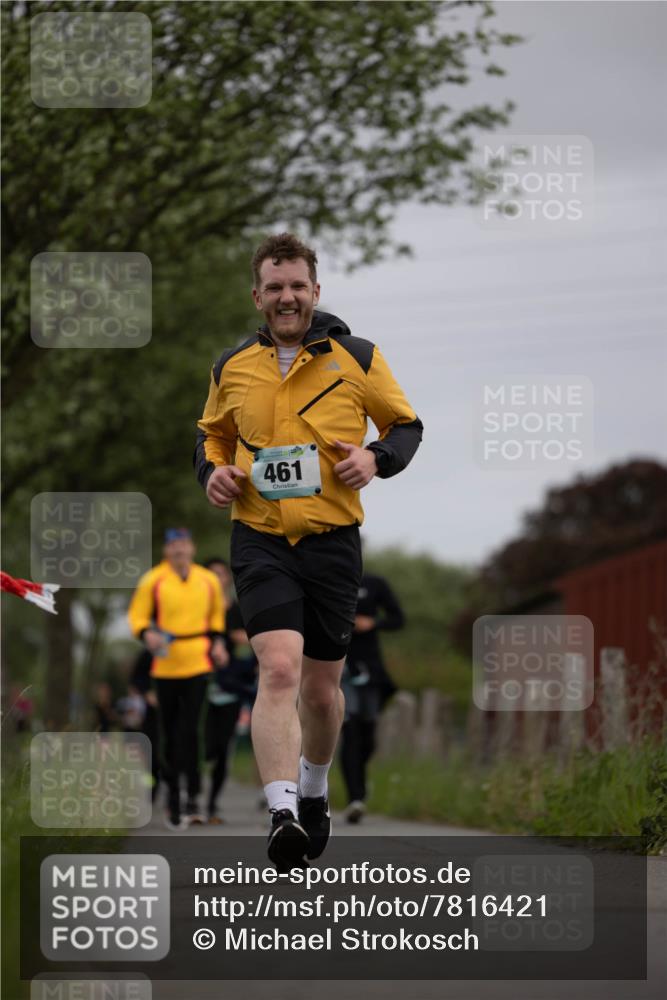 04.05.2025 - 8. Wedeler Halbmarathon Michael Strokosch http://msf.ph/oto/7816421 04.05.2025 11:00:34 Laufen 461 meine-sportfotos.de
