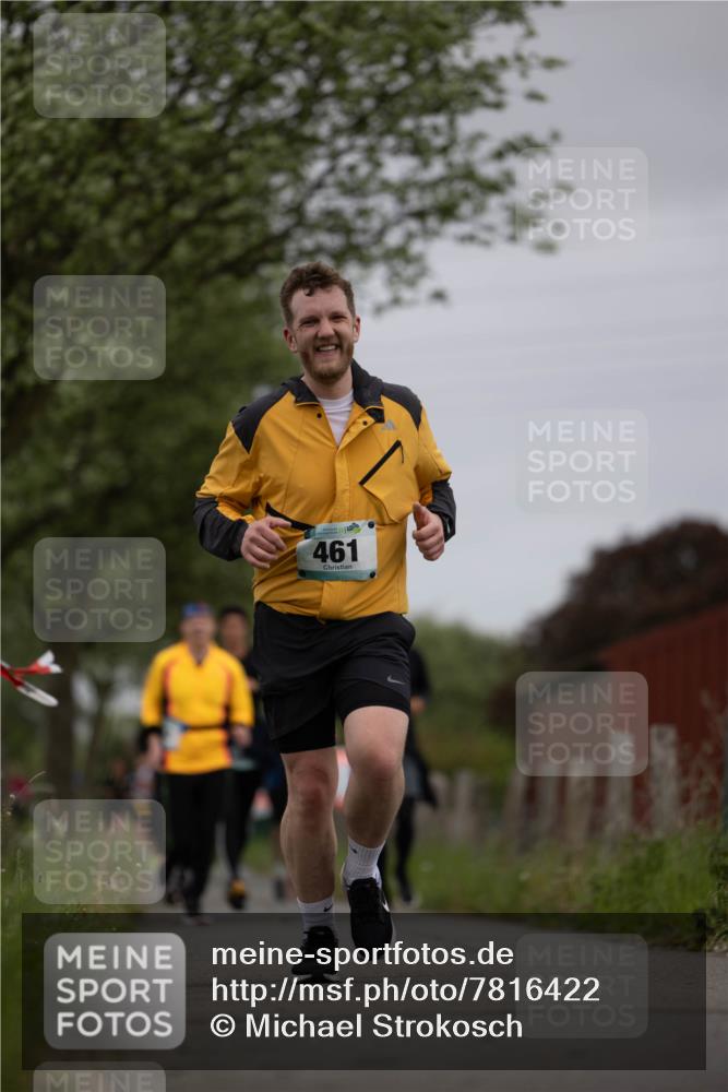 04.05.2025 - 8. Wedeler Halbmarathon Michael Strokosch http://msf.ph/oto/7816422 04.05.2025 11:00:35 Laufen 461 meine-sportfotos.de