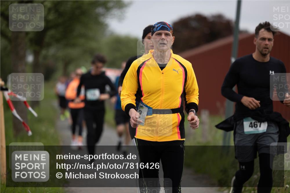04.05.2025 - 8. Wedeler Halbmarathon Michael Strokosch http://msf.ph/oto/7816426 04.05.2025 11:00:40 Laufen 1, 467 meine-sportfotos.de