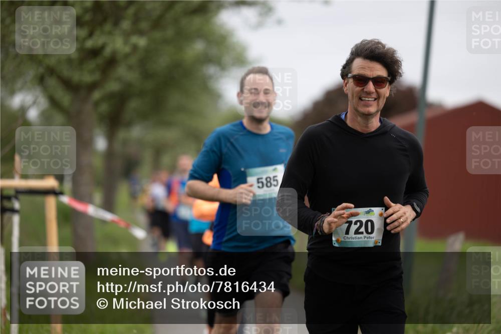 04.05.2025 - 8. Wedeler Halbmarathon Michael Strokosch http://msf.ph/oto/7816434 04.05.2025 11:00:44 Laufen 585, 720 meine-sportfotos.de