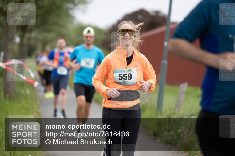 04.05.2025 - 8. Wedeler Halbmarathon Michael Strokosch http://msf.ph/oto/7816436 04.05.2025 11:00:46 Laufen 16, 559 meine-sportfotos.de