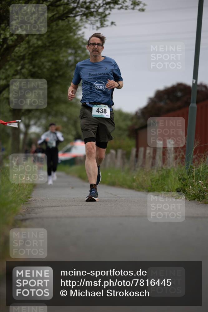 04.05.2025 - 8. Wedeler Halbmarathon Michael Strokosch http://msf.ph/oto/7816445 04.05.2025 11:01:08 Laufen 438, 79 meine-sportfotos.de