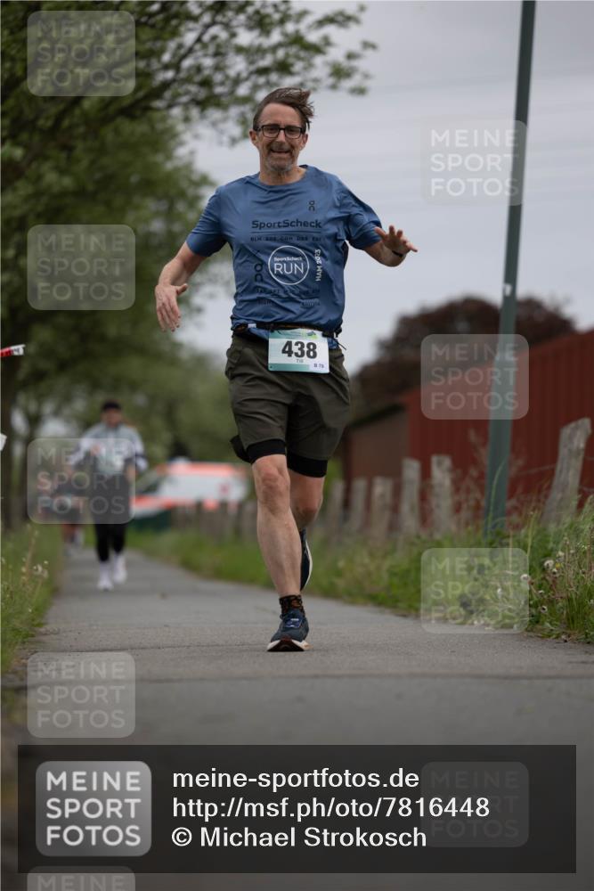 04.05.2025 - 8. Wedeler Halbmarathon Michael Strokosch http://msf.ph/oto/7816448 04.05.2025 11:01:09 Laufen 438, 79 meine-sportfotos.de