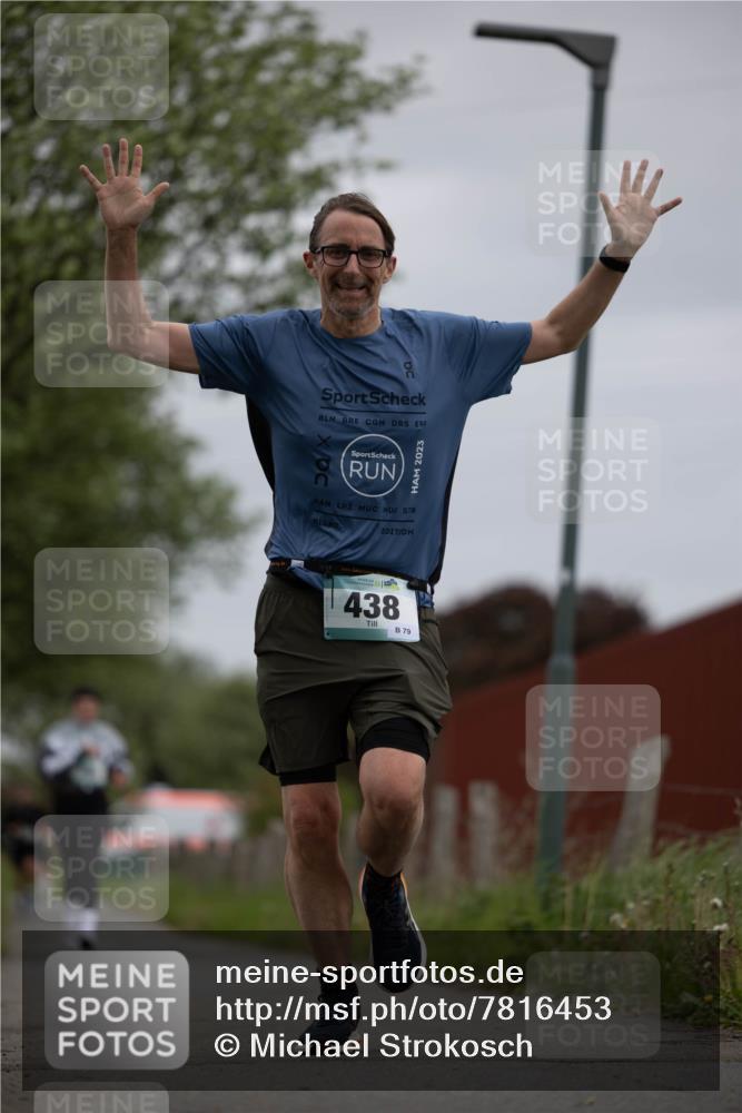 04.05.2025 - 8. Wedeler Halbmarathon Michael Strokosch http://msf.ph/oto/7816453 04.05.2025 11:01:10 Laufen 2023, 438, 79 meine-sportfotos.de