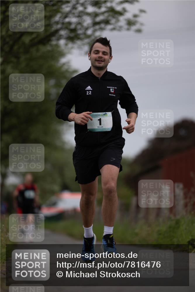04.05.2025 - 8. Wedeler Halbmarathon Michael Strokosch http://msf.ph/oto/7816476 04.05.2025 11:01:25 Laufen 22 meine-sportfotos.de