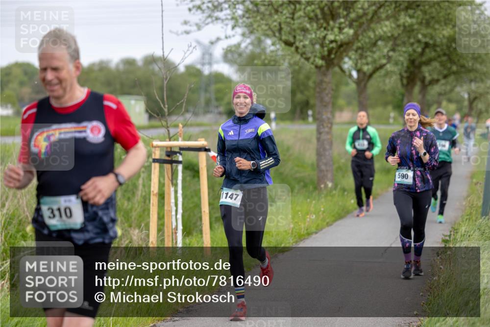 04.05.2025 - 8. Wedeler Halbmarathon Michael Strokosch http://msf.ph/oto/7816490 04.05.2025 11:01:49 Laufen 310, 1147, 590 meine-sportfotos.de