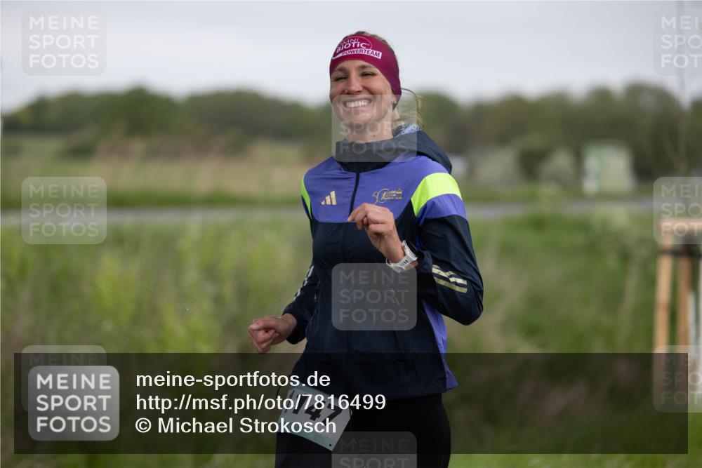 04.05.2025 - 8. Wedeler Halbmarathon Michael Strokosch http://msf.ph/oto/7816499 04.05.2025 11:01:51 Laufen 1147 meine-sportfotos.de