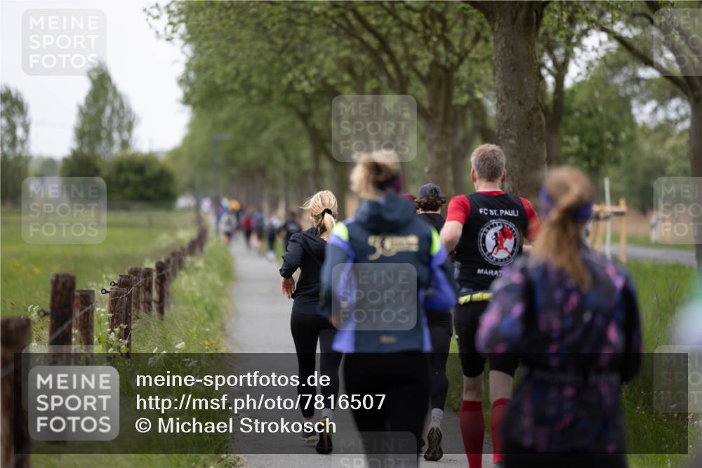 04.05.2025 - 8. Wedeler Halbmarathon Michael Strokosch http://msf.ph/oto/7816507 04.05.2025 11:01:58 Laufen  meine-sportfotos.de