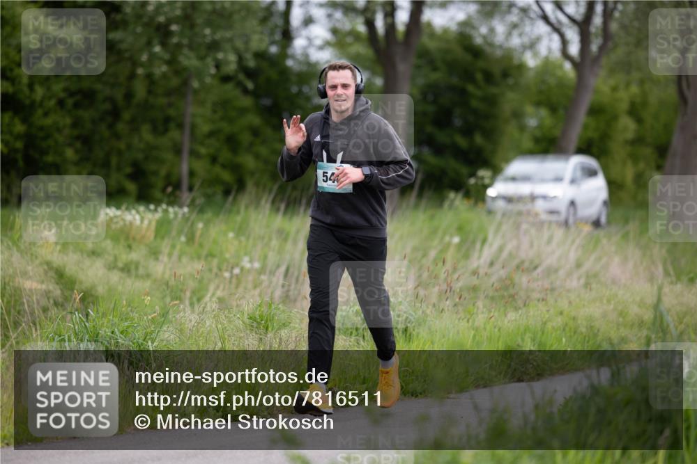 04.05.2025 - 8. Wedeler Halbmarathon Michael Strokosch http://msf.ph/oto/7816511 04.05.2025 11:13:02 Laufen 54 meine-sportfotos.de