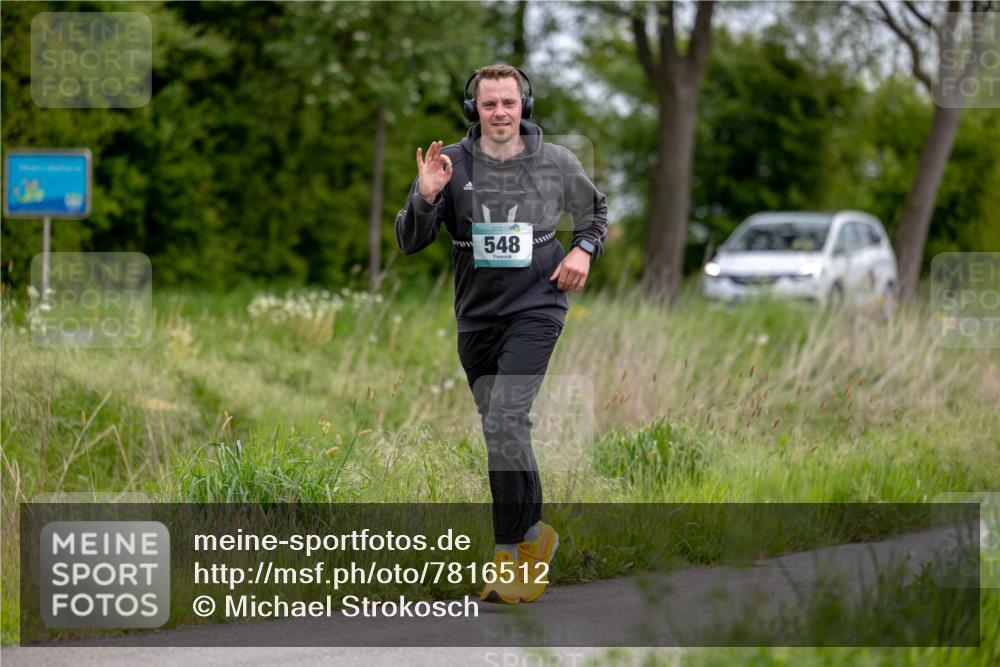 04.05.2025 - 8. Wedeler Halbmarathon Michael Strokosch http://msf.ph/oto/7816512 04.05.2025 11:13:02 Laufen 548 meine-sportfotos.de