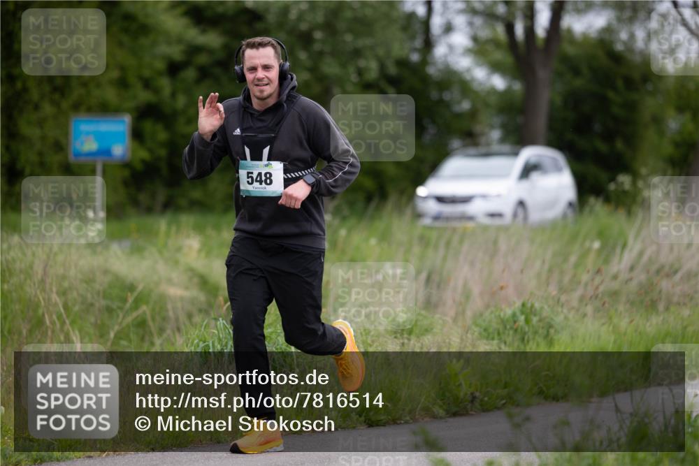 04.05.2025 - 8. Wedeler Halbmarathon Michael Strokosch http://msf.ph/oto/7816514 04.05.2025 11:13:03 Laufen 548 meine-sportfotos.de
