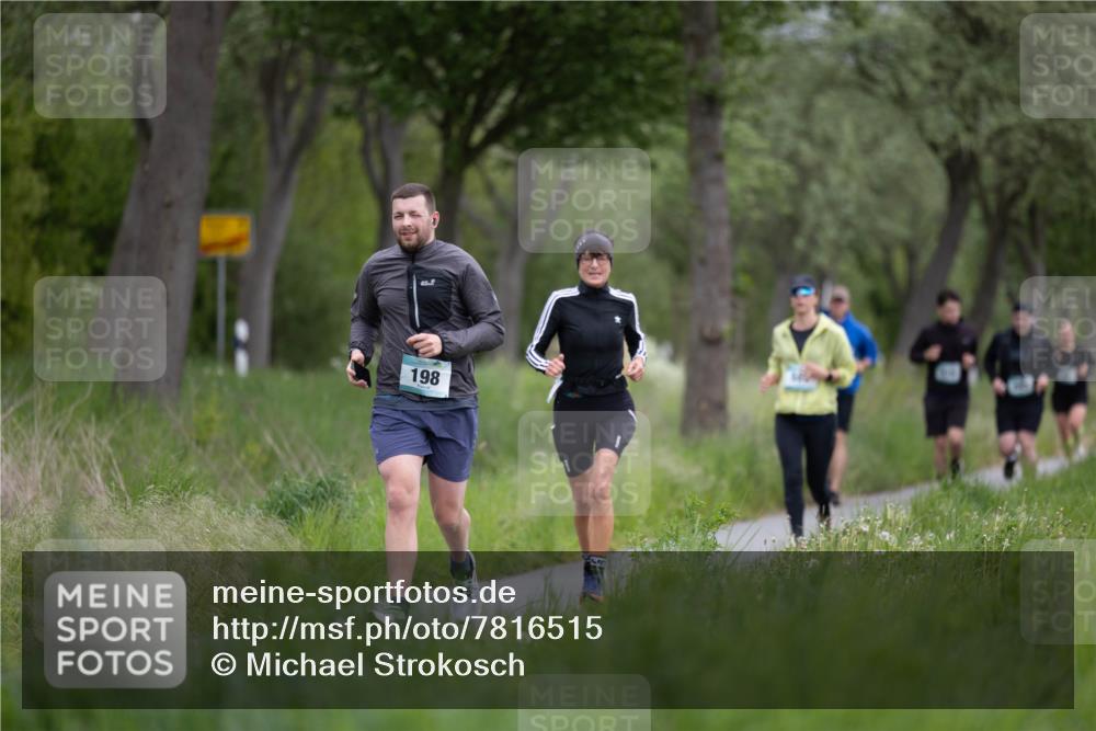 04.05.2025 - 8. Wedeler Halbmarathon Michael Strokosch http://msf.ph/oto/7816515 04.05.2025 11:13:05 Laufen 198 meine-sportfotos.de