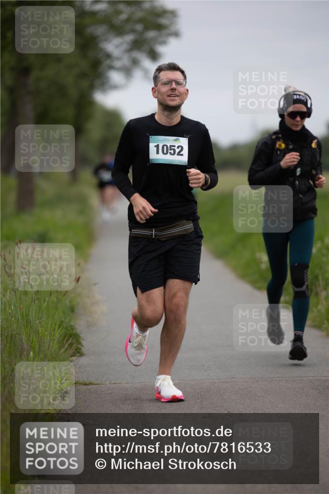 04.05.2025 - 8. Wedeler Halbmarathon Michael Strokosch http://msf.ph/oto/7816533 04.05.2025 11:13:31 Laufen 1052 meine-sportfotos.de