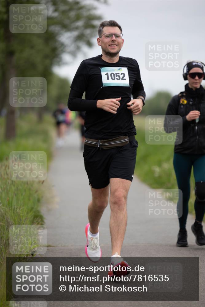 04.05.2025 - 8. Wedeler Halbmarathon Michael Strokosch http://msf.ph/oto/7816535 04.05.2025 11:13:32 Laufen 1052 meine-sportfotos.de