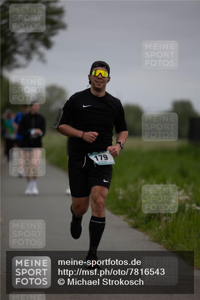 04.05.2025 - 8. Wedeler Halbmarathon Michael Strokosch http://msf.ph/oto/7816543 04.05.2025 11:13:41 Laufen 179 meine-sportfotos.de