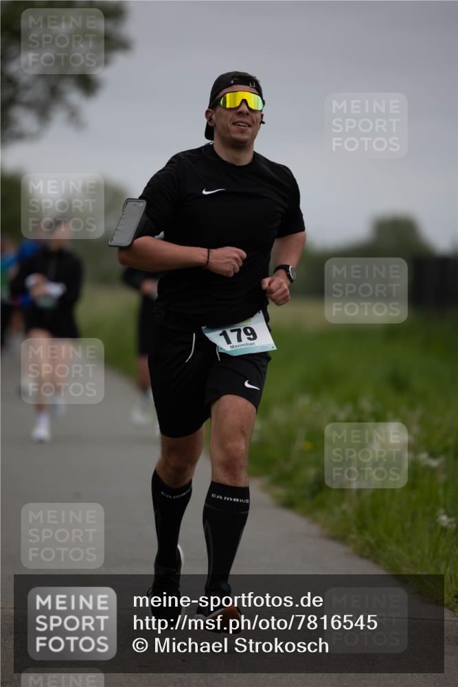 04.05.2025 - 8. Wedeler Halbmarathon Michael Strokosch http://msf.ph/oto/7816545 04.05.2025 11:13:41 Laufen 179 meine-sportfotos.de