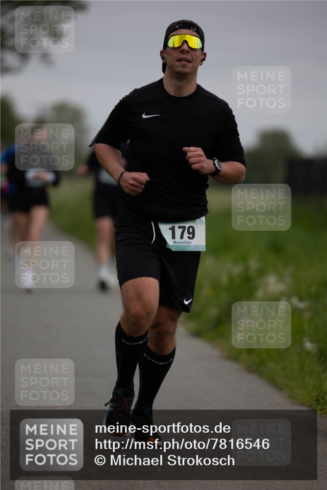 04.05.2025 - 8. Wedeler Halbmarathon Michael Strokosch http://msf.ph/oto/7816546 04.05.2025 11:13:41 Laufen 179 meine-sportfotos.de
