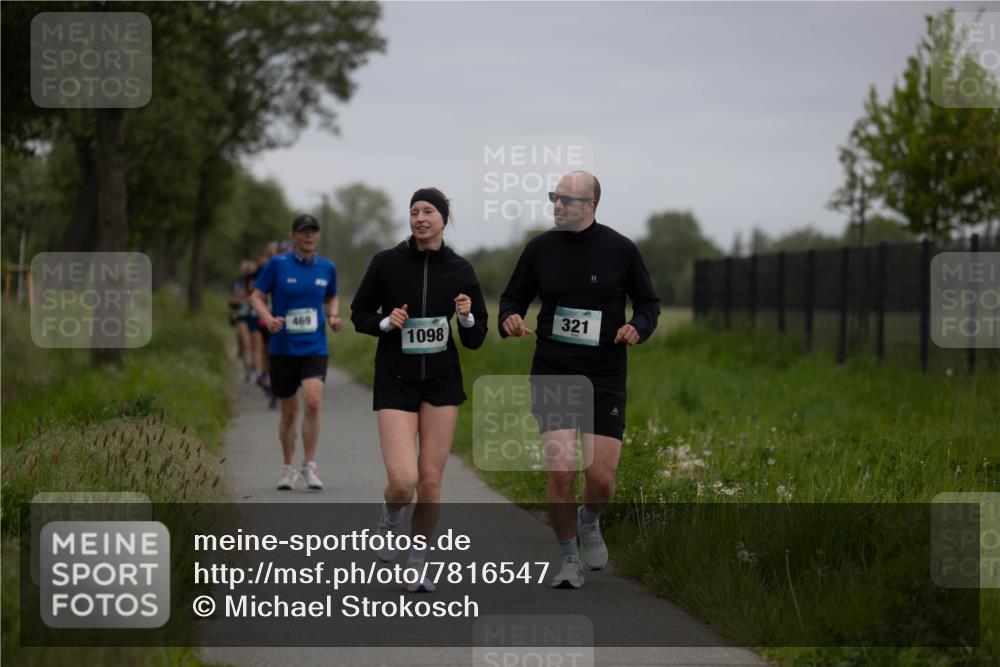 04.05.2025 - 8. Wedeler Halbmarathon Michael Strokosch http://msf.ph/oto/7816547 04.05.2025 11:13:45 Laufen 469, 321, 1098 meine-sportfotos.de