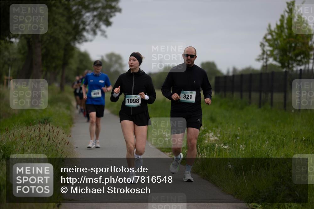 04.05.2025 - 8. Wedeler Halbmarathon Michael Strokosch http://msf.ph/oto/7816548 04.05.2025 11:13:45 Laufen 469, 1098, 321 meine-sportfotos.de