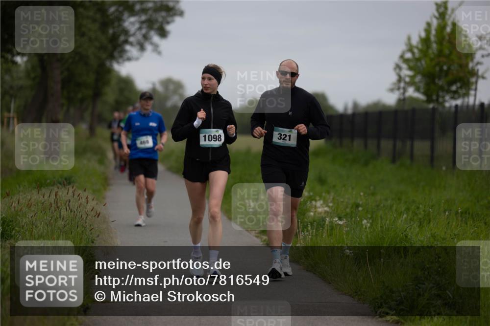 04.05.2025 - 8. Wedeler Halbmarathon Michael Strokosch http://msf.ph/oto/7816549 04.05.2025 11:13:46 Laufen 469, 1098, 321 meine-sportfotos.de