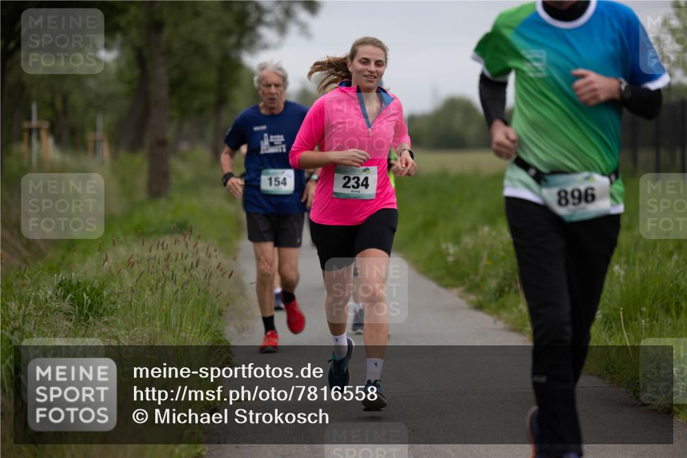 04.05.2025 - 8. Wedeler Halbmarathon Michael Strokosch http://msf.ph/oto/7816558 04.05.2025 11:13:57 Laufen 154, 234, 896 meine-sportfotos.de