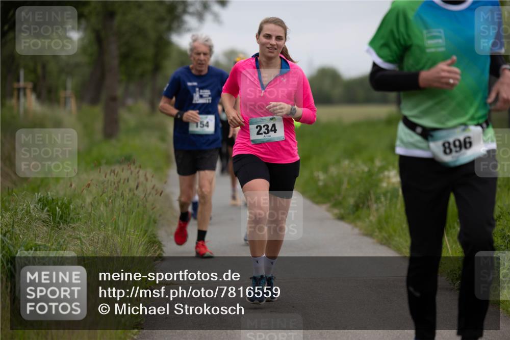 04.05.2025 - 8. Wedeler Halbmarathon Michael Strokosch http://msf.ph/oto/7816559 04.05.2025 11:13:57 Laufen 154, 234, 896 meine-sportfotos.de