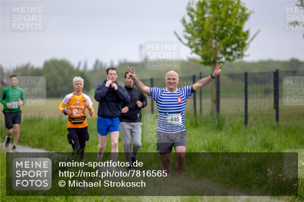 04.05.2025 - 8. Wedeler Halbmarathon Michael Strokosch http://msf.ph/oto/7816565 04.05.2025 11:14:12 Laufen 445, 107 meine-sportfotos.de