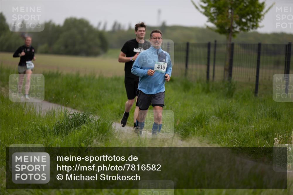 04.05.2025 - 8. Wedeler Halbmarathon Michael Strokosch http://msf.ph/oto/7816582 04.05.2025 11:14:21 Laufen 415 meine-sportfotos.de