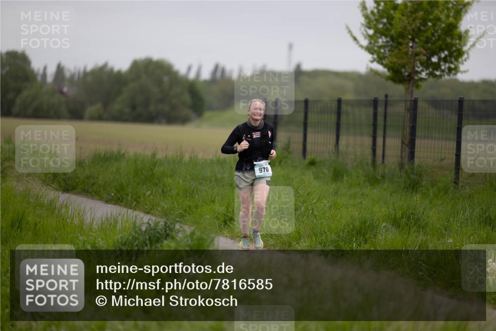 04.05.2025 - 8. Wedeler Halbmarathon Michael Strokosch http://msf.ph/oto/7816585 04.05.2025 11:14:25 Laufen 970 meine-sportfotos.de