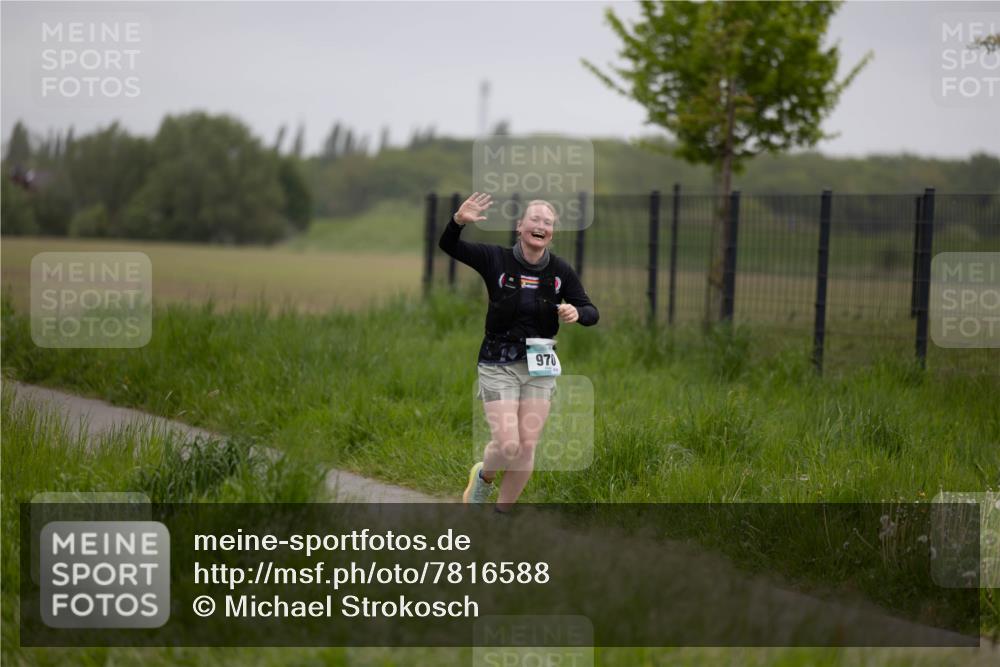 04.05.2025 - 8. Wedeler Halbmarathon Michael Strokosch http://msf.ph/oto/7816588 04.05.2025 11:14:26 Laufen 970 meine-sportfotos.de